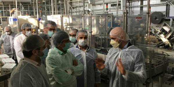 در روز سه شنبه مورخ 1400-10-14 اکرمی معاون سياسي،امنيتي و اجتماعي استاندار مركزي در سفر به شهرستان ساوه به همراه مديركل تعاون،كار و رفاه اجتماعي استان ، الیاسی سرپرست فرمانداري شهرستان ساوه،آذری سرپرست دفتر سیاسی ، انتخابات و تقسمیات کشوری استانداری و مسئولين مربوطه از شركت عاليفرد ( سن ايچ ) توليد كننده انواع آب ميوه، كنستانتره ميوه و شربت در شهرك صنعتي كاوه بازديد نمودند.