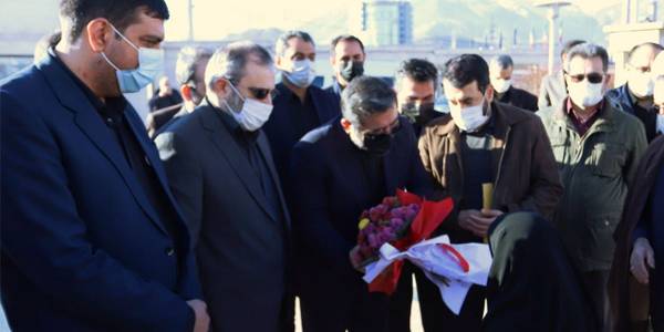 وزير فرهنگ و ارشاد اسلامي در سفر به استان مركزي وارد شهرستان اراك شد و مورد استقبال مسئولين استان قرار گرفت.