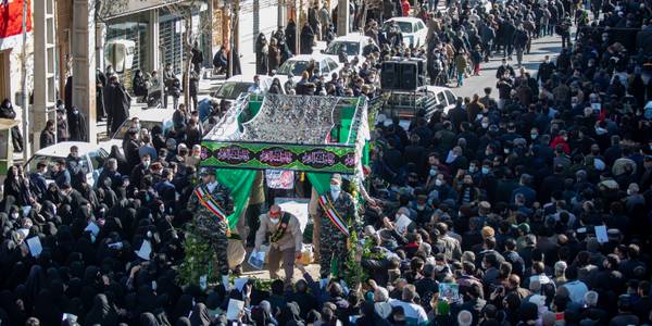 آیین تشییع پیکر مطهر شهید گمنام در اراک برگزار شد