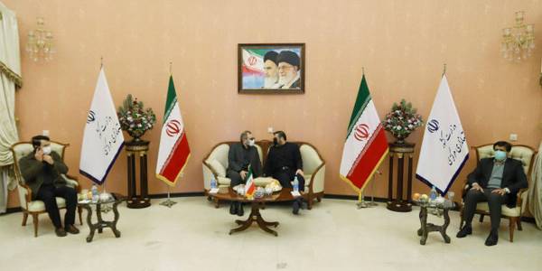 وزير فرهنگ و ارشاد اسلامي در سفر به استان مركزي وارد شهرستان اراك شد و مورد استقبال مسئولين استان قرار گرفت