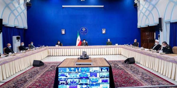 بررسي آخرين وضعيت كشور در راستاي پيشگيري و مقابله با ويروس كرونا و اتخاذ تصميمات لازم در جلسه ستاد ملي مديريت و مقابله با بيماري كرونا با حضور رئيس جمهور و ارتباط ويدئو كنفرانس با استانداري هاي سراسر كشور
شنبه ١٨ دي ماه ١٤٠٠