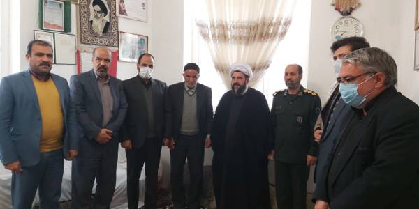 دیدار سرپرست فرمانداری شهرستان آشتیان با خانواده معظم شهید حسین جعفری