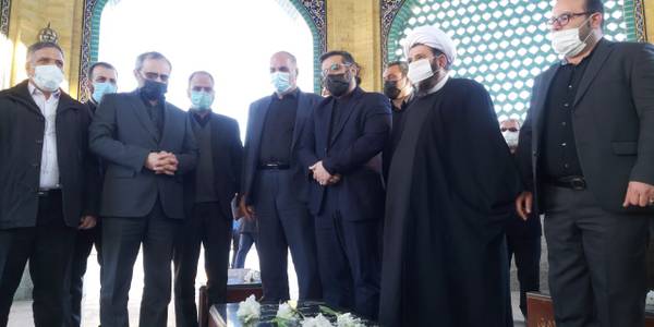 غبار روبی و عطر افشانی گلزار مطهر شهدای گمنام شهر آشتیان با حضور دکتر اسماعیلی وزیر فرهنگ و ارشاد اسلامی، دکتر مخلص الائمه استاندار مرکزی، دکتر بیاتی نماینده مردم منطقه،فراهانی سرپرست فرمانداری و تعدادی از مسئولین استانی و شهرستانی برگزار گردید.