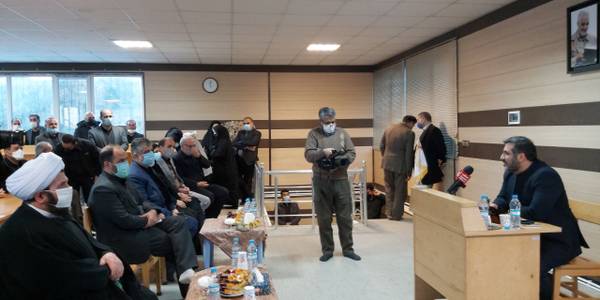 نشست دکتر اسماعیلی وزیر فرهنگ و ارشاد اسلامی، دکتر مخلص الائمه استاندار و دکتر بیاتی نماینده مردم منطقه در مجلس شورای اسلامی با جمعی از هنرمندان، مسئولین انجمن های هنری و فعالین فرهنگی شهرستان