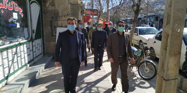 بازدید میدانی دکتر رمضانی فرماندارشهرستان شازند از بانک ها، کلینیک ها، مغازه ها( خواروبارفروشی، مرغ فروشی، قصابی هاو...)،فروشگاهها و...به منظور بررسی رعایت پروتکل های بهداشتی بیماری کرونا توسط متصدیان و مردم