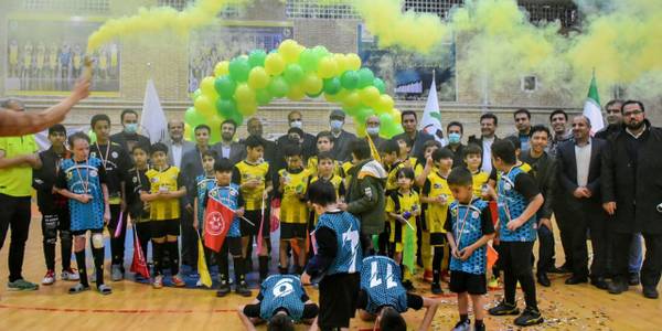 رویای فوتبالی کودکان حامی یار اراک محقق شد