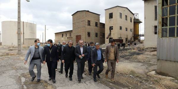 استاندار مرکزی به اتفاق فرماندار شهرستان شارند و نماینده مردم در مجلس شورای اسلامی  از کارخانه قند شازندبازدید نمودند سپس  در  ملاقات مردمی در شهر شهباز با مردم این شهر وروستاهای بخش قره کهریزحضور یافتند.