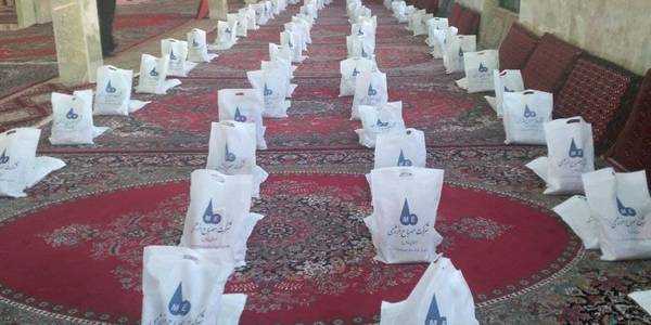 آیین اهداء کمک‌های مومنانه و بسته های آموزشي و فرهنگی مجتمع آب سنگین خنداب با حضور مهندس گازری سرپرست فرمانداری شهرستان خنداب