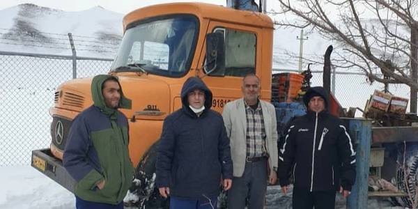 بازگشایی جاده چاه آب شرب روستای گل تپه توسط دو دستگاه لودر و گریدر و شروع به کار تعویض پمپ توسط همکاران آبفای اراک