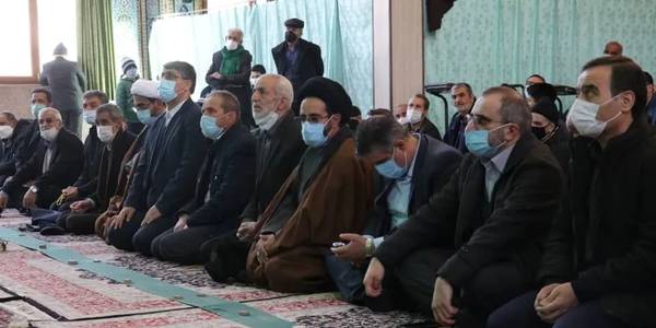 حضور مسئولان در مصلی بیت المقدس سنجان شرکت در نمازجمعه وبررسی مشکلات منطقه