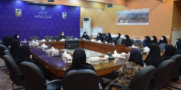 نشست ناظری فرماندار شهرستان محلات با بانوان شاغل در دستگاه‌های اجرایی شهرستان به مناسبت هفته بزرگداشت مقام مادر و زن