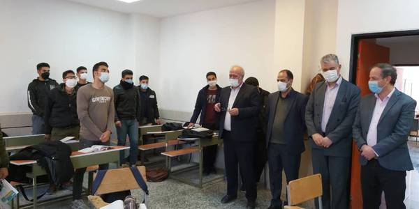 حضور در بین دانش آموزان