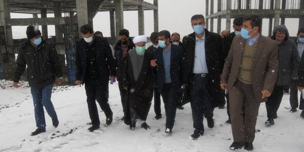 معاون وزیر راه و شهرسازی و‌معاون هماهنگی امور عمرانی استاندارمرکزی و فرماندار شهرستان شازند از روند اجرای پروژه مسکن ملی در شهرمهاجران  بازدید نمودند