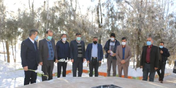 قبور مطهر شهدای گمنام در شهر هندور گلباران شد