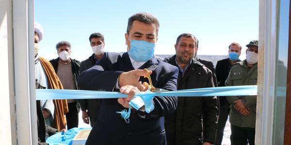 پنل خورشیدی امامزاده روستای کهنه حصاردر بخش سربند با حضور فرماندار و رئیس ستاد گرامیداشت دهه مبارک فجر شهرستان افتتاح و مورد بهره برداری قرارگرفت.