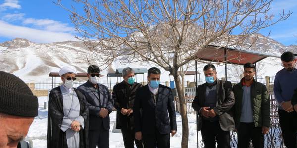 ادای احترام به مقام شامخ شهدا و گلباران قبور مطهرشهید در روستای خیرآباد در بخش زالیان