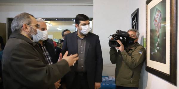 نمایشگاه جشنواره هنرهای تجسمی فجر استان مرکزی در فرهنگسرای آینه اراک افتتاح شد