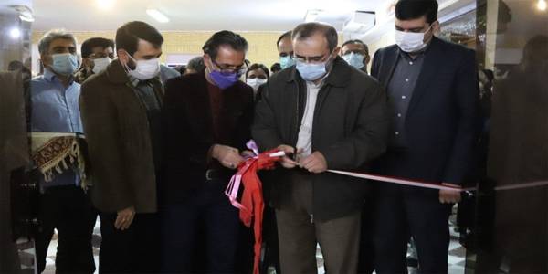 نمایشگاه آثار برگزیده جشنواره هنرهای تجسمی فجر در اراک افتتاح شد