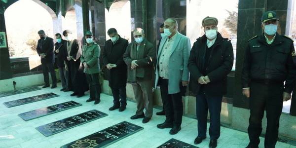 گلباران قبور مطهر شهدا: