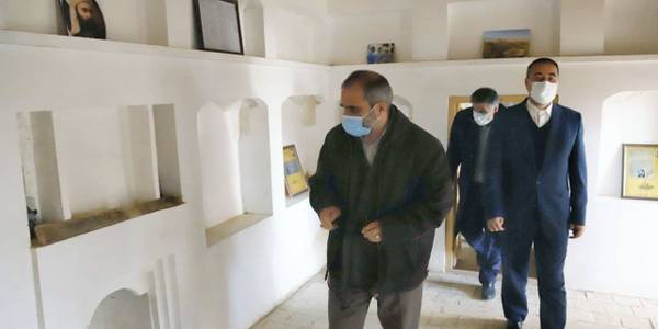 بازدید استاندار مرکزی از منزل حکیم نظامی تفرشی در روستای طاد