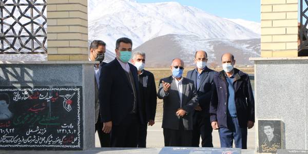 قبور مطهر شهدای روستای البرز گلباران و عطر افشانی شد