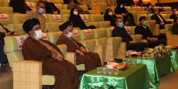 آیین ملی رو نمایی از کتاب صدای انقلاب با عنوان یاد یار و یادگار در خمین انجام شد