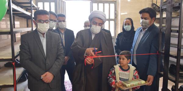 نمایشگاه توانمندیهای بانوان شهر نیم ور با حضور حجت الاسلام والمسلمین حاج رضایی امام جمعه شهر نیم ور، محمدرضا ناظری فرماندار شهرستان محلات افتتاح شد.