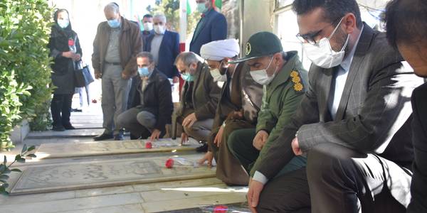 ادای احترام به مقام شامخ شهدای شهر نیم ور با حضور دکتر مخلص الائمه استاندار مرکزی