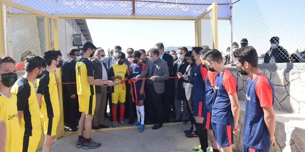 افتتاح زمین چمن مصنوعی روستای نخجیروان با حضور دکتر مخلص الائمه استاندار مرکزی