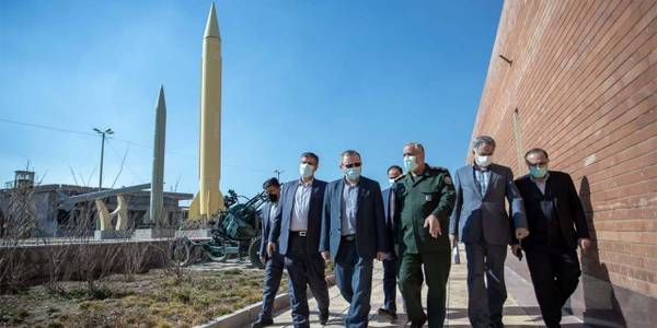 بازدید مسئولین از باغ موزه دفاع مقدس در اراک