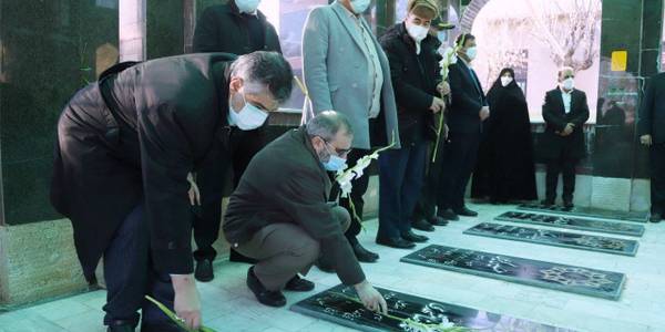 ادای احترام مسئولین استان به گلزار مطهر شهدای امامزاده احمد شهرستان تفرش