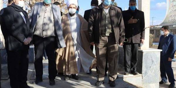 ادای احترام مسئولین استان به گلزار مطهر شهدا در روستای بن‌ چنار شهرستان آشتیان