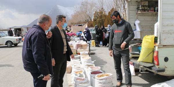 بازدید دکتر رمضانی‌فرماندار شهرستان شازند از بازار روز در شهرشازند