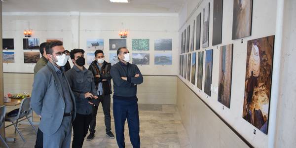 بازدید محمدرضا ناظری فرماندار شهرستان محلات از نمایشگاه عکاسی گروه فتوریو در گالری شفق اداره فرهنگ و ارشاد اسلامی