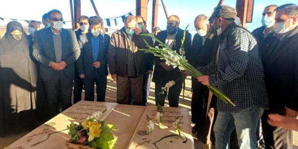 گلباران گلزار شهدای شهر زاویه با حضور دکتر مخلص الائمه استاندار مرکزی