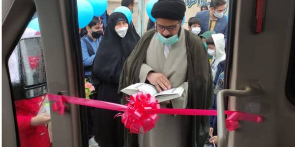 افتتاح اولین کتابخانه سیار پرتو دانایی در روستای گاوخانه با مساعدت نهاد کتابخانه های استان بخشداری مرکزی،دهیار روستای گاوخانه اراک