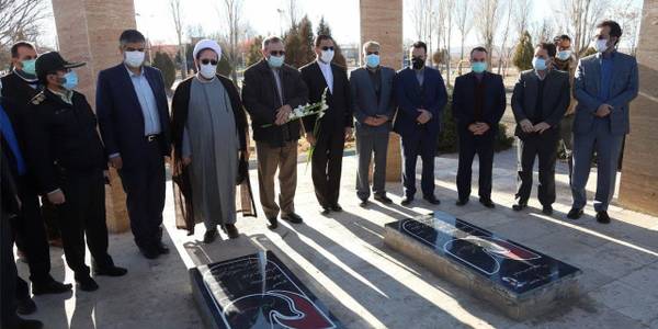حضور مسئولین استان در گلزار مطهر شهدا در کمیجان