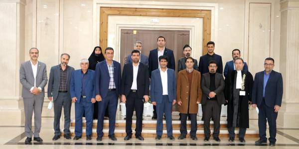 مهندس هادی فرماندار شهرستان اراک ضمن تبریک روز وکیل بر هم افزایی دستگاه‌های اجرایی با وکلا در راستای ارتقای ضمانت اجرای خدمات حقوقی به شهروندان تاکید کرد