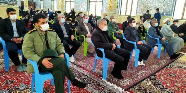 همزمان با سالروز مبعث پیامبر اکرم(ص) مراسم جشنی با حضور گازری سرپرست فرمانداری شهرستان خنداب وجمعی ازمردم و مسئولین در جوارآستان مقدس امامزاده محمد مسعود(ع)شهر خنداب برگزار شد.