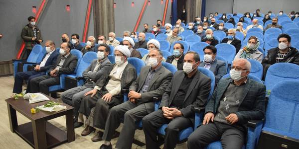 همایش تجلیل از خیرین شهرستان محلات با حضور محمدرضا ناظری فرماندار و دیگر مسئولین در سالن سینما نور برگزار گردید.