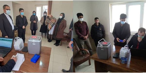 بازدید فرماندار از عملکرد تیم واکسیناسیون سیار در شهرک صنعتی کمیجان