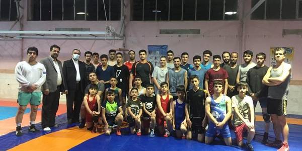 بازدید فرماندار از تمرینات تیم کشتی شهرستان