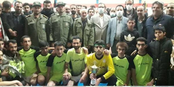 حضور ابراهیم رستمی، فرماندار شهرستان در سالن سرپوشیده ریاست جمهوری شهر کمیجان و محل برگزاری فینال مسابقات فوتسال جام وحدت و همدلی به مناسبت سالروز شهادت سردار دلها سپهبد حاج قاسم سلیمانی