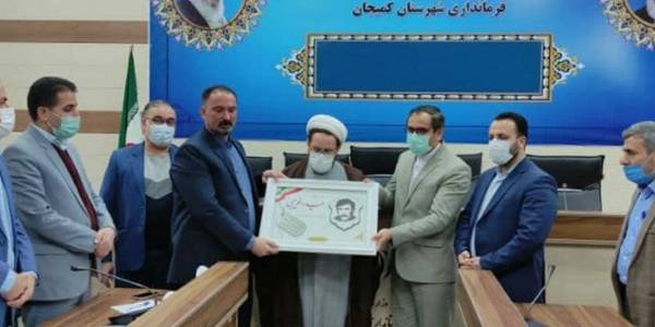 ابراهیم رستمی فرماندار کمیجان:
به مناسبت گرامیداشت ایام الله فجر انقلاب اسلامی در شهرستان کمیجان ۱۱۰عنوان برنامه فرهنگی، اجتماعی، عمرانی و اقتصادی اجراء ، افتتاح یا کلنگ زنی خواهد شد