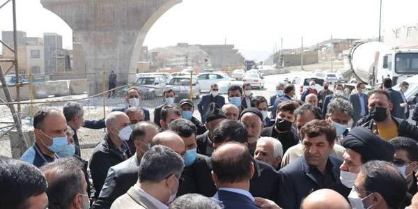 وزیر راه و شهرسازی: پل سنجان باید تا شهریورماه سال آینده به پایان برسد و این موضوع به پیمانکار نیز ابلاغ شود.