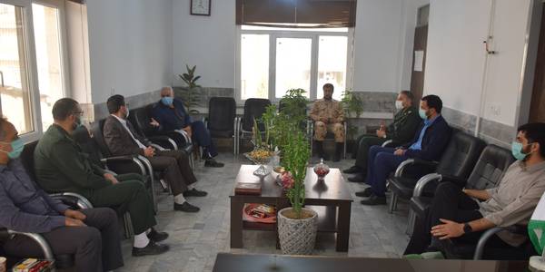 دیدار محمدرضا ناظری فرماندار شهرستان محلات با فرمانده ناحیه مقاومت بسیج محلات به مناسبت فرارسیدن ولادت امام حسین(ع) و روز پاسدار