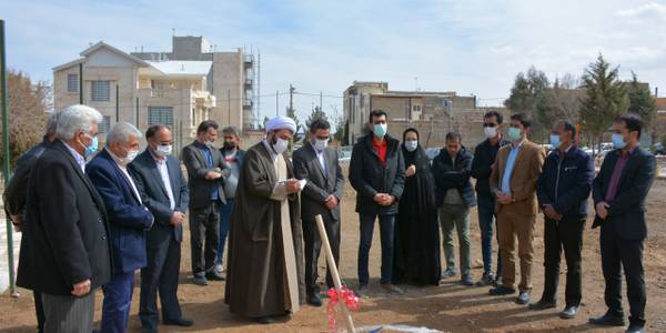 کلنگ زنی چمن مصنوعی شهر نیم ور با حضور حجت الاسلام والمسلمین حاج رضایی امام جمعه شهر نیم ور، محمدرضا ناظری فرماندار شهرستان محلات و دیگر مسئولین
