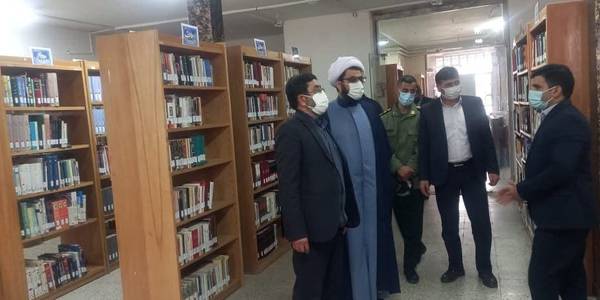 بازدید فرماندار از کتابخانه عمومی معراج خنداب