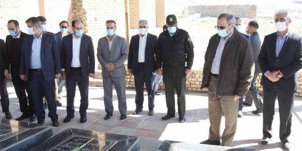 حضور مسئولین استان در گلزار مطهر شهدا در روستای قالهر شهرستان دلیجان