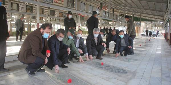 قبور مطهر شهدای شهرستان خمین گلباران شد  .